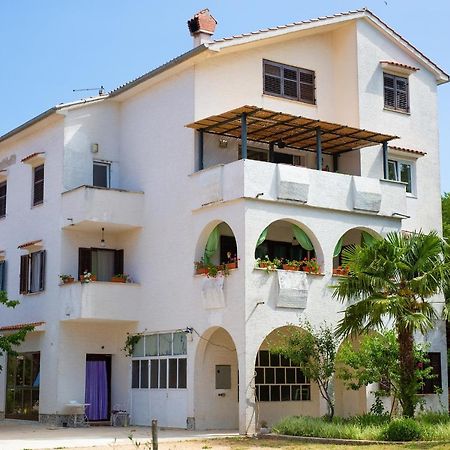 Apartman Mihael Малинска Экстерьер фото