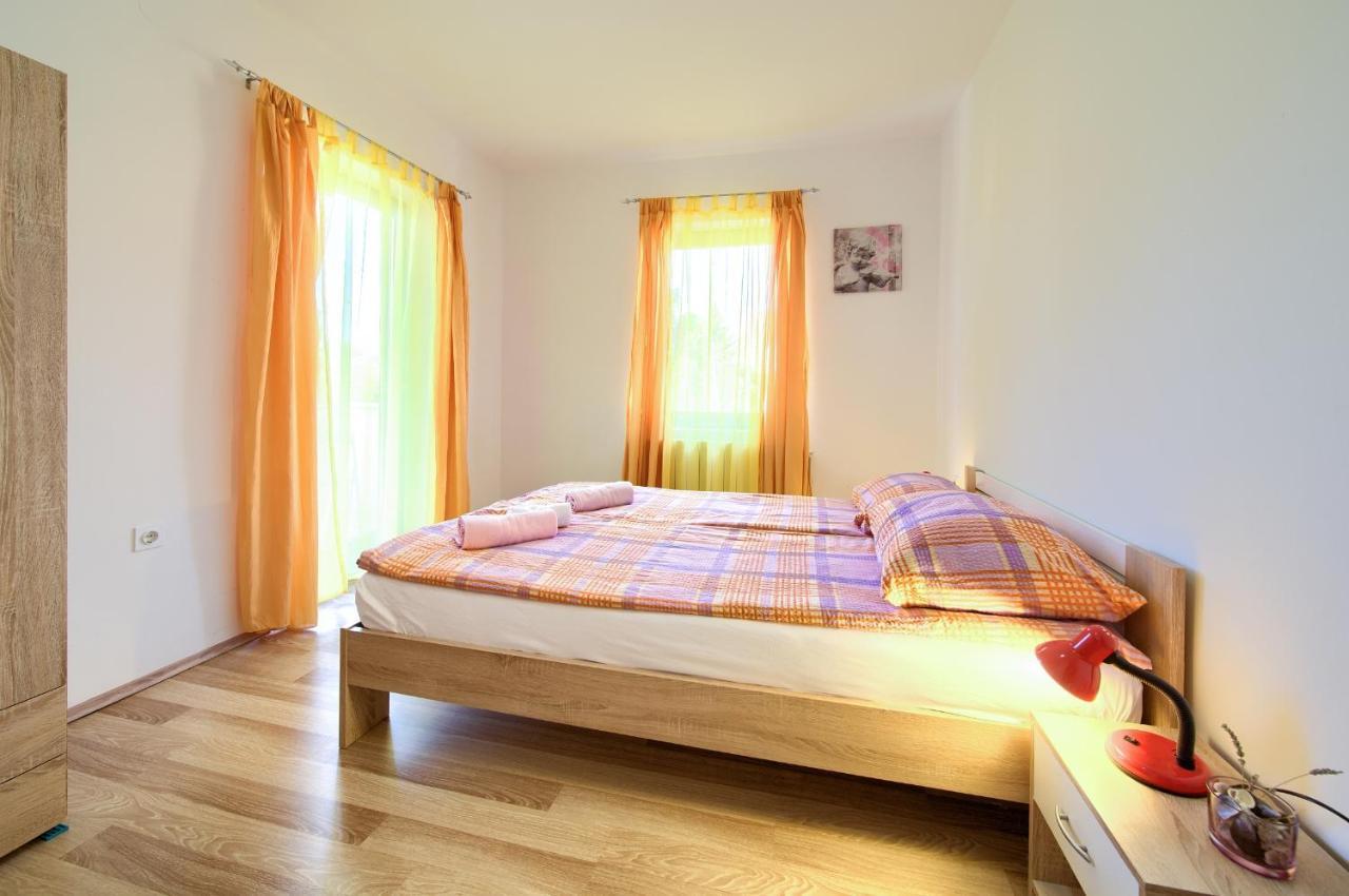 Apartman Mihael Малинска Экстерьер фото